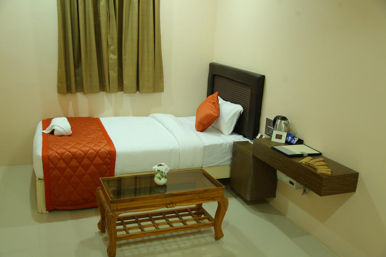 Athena Hotel Tiruvannāmalai Dış mekan fotoğraf